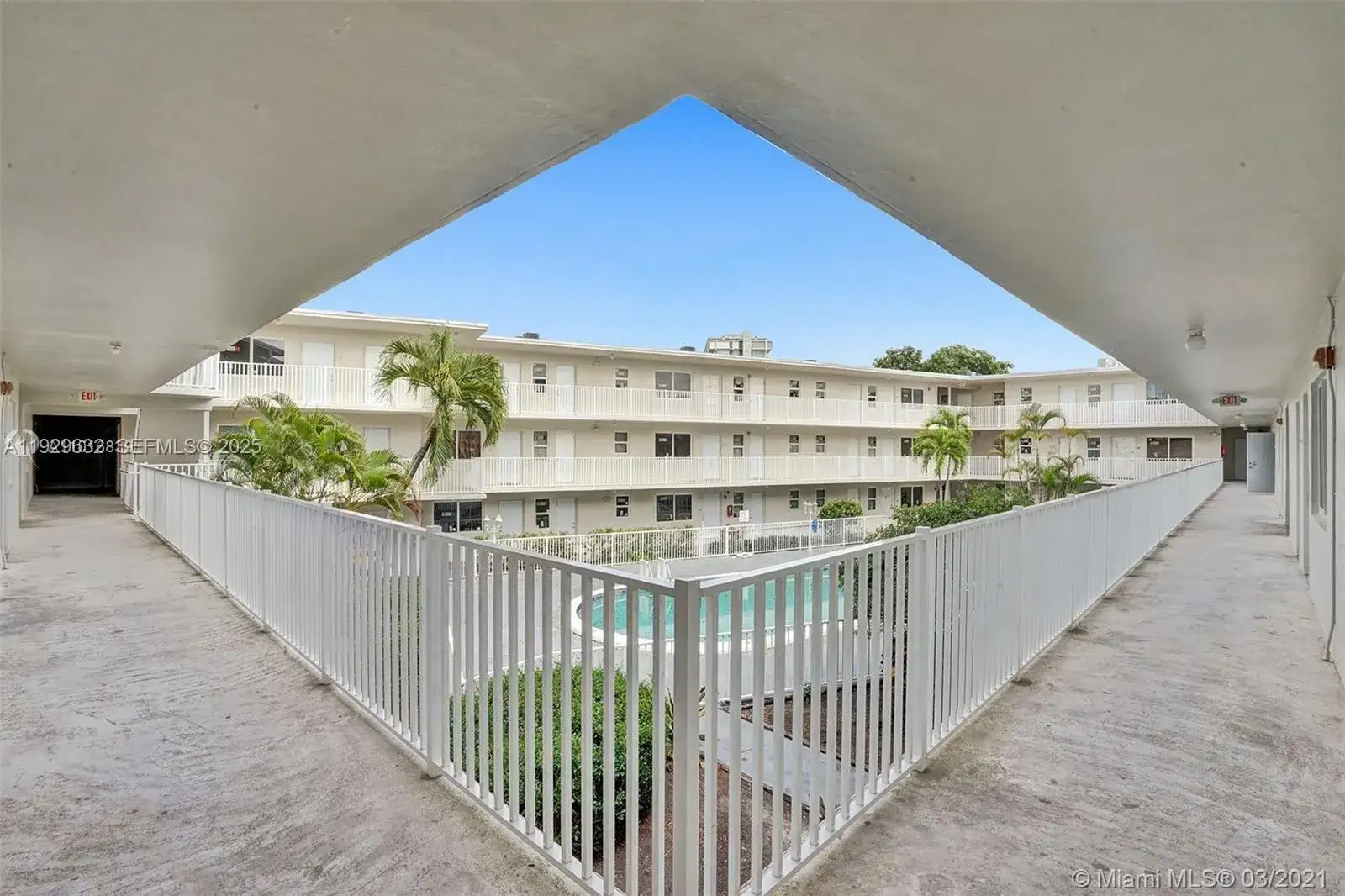 1 bedroom 1 bath Residential Lease for rent at 1895 Venice Park Dr # C3, Miami FL 33181