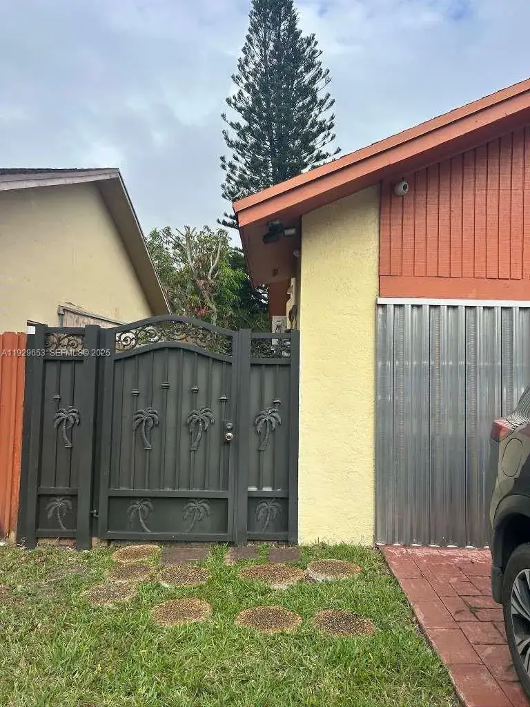 1 bedroom 1 bath Residential Lease for rent at 12945 SW 116th St # 12945, Miami FL 33186