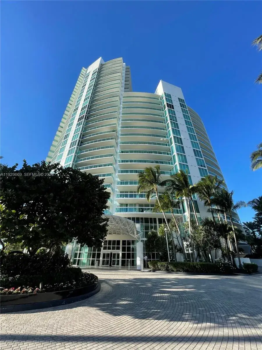 2 bedroom 2 bath Residential Lease for rent at 1000 S Pointe Dr # 308, Miami Beach FL 33139