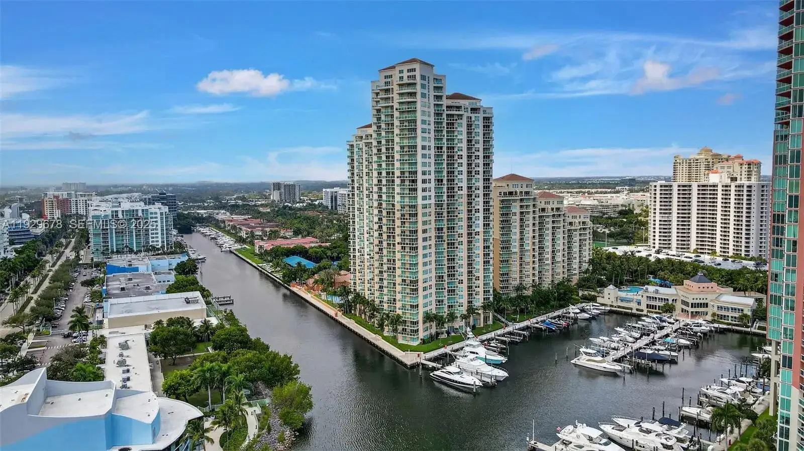 3 bedroom 2 bath Residential for sale at 3330 NE 190th St # 1519, Aventura FL 33180