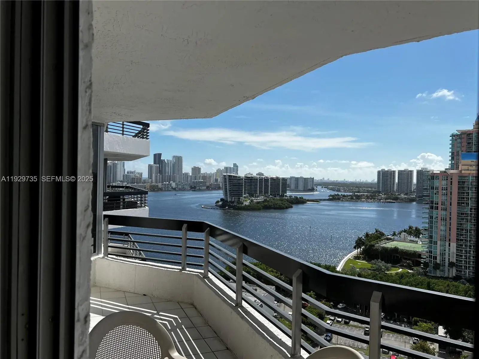 2 bedroom 2 bath Residential for sale at 3400 NE 192nd St # 2102, Aventura FL 33180