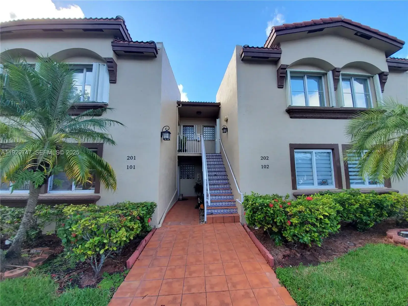 3 bedroom 2 bath Residential Lease for rent at 15701 SW 137th Ave # 202, Miami FL 33177