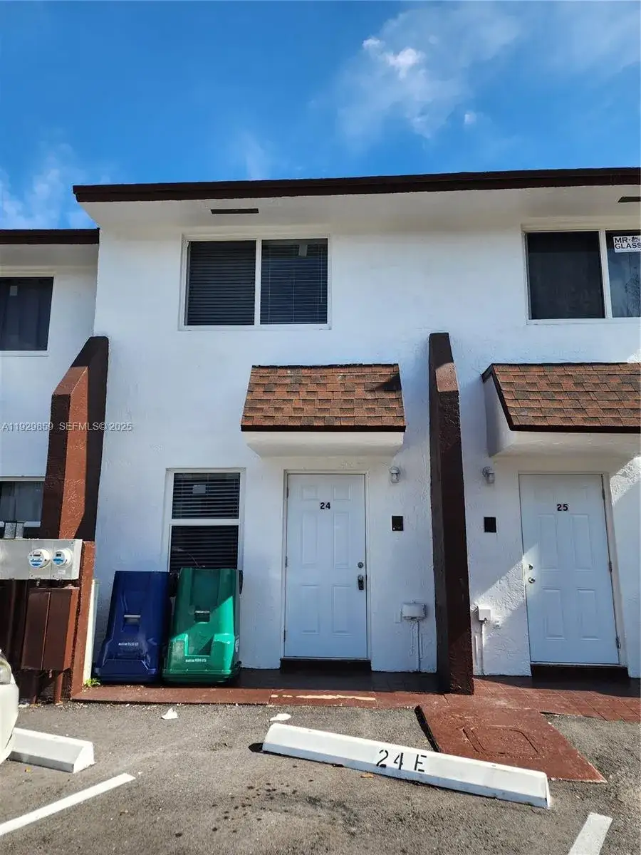 2 bedroom 1 bath Residential Lease for rent at 401 SW 109th Ave # 24, Sweetwater FL 33174