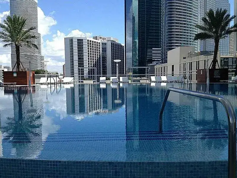 1 bedroom 1 bath Residential for sale at 500 Brickell Ave # 2303, Miami FL 33131