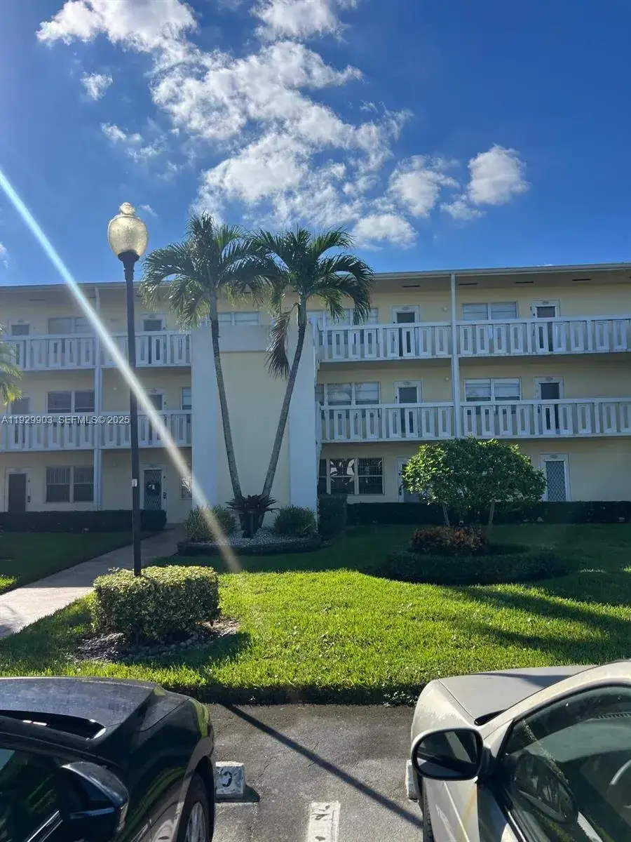 1 bedroom 1 bath Residential for sale at 293 Dorset G # 293, Boca Raton FL 33434