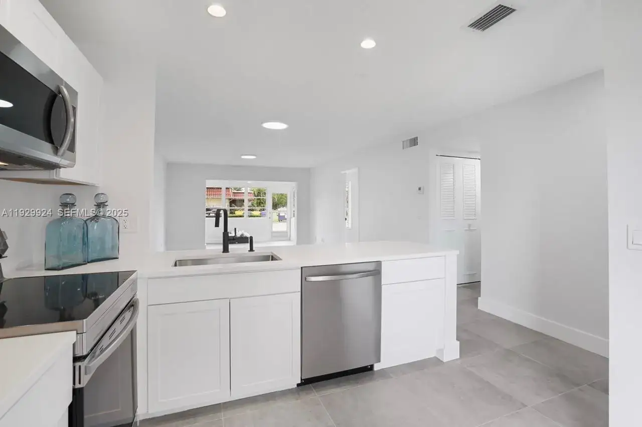 2 bedroom 2 bath Residential for sale at 737 Nantucket Cir # B, Lake Worth FL 33467
