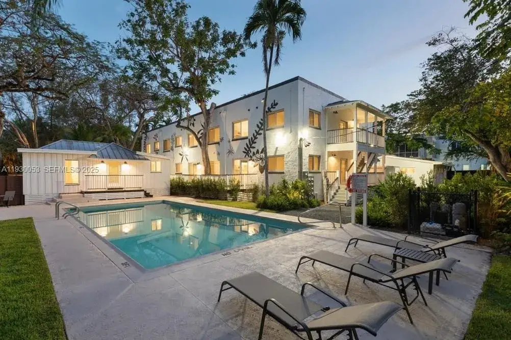 1 bedroom 1 bath Residential Lease for rent at 3677 Poinciana Ave # 6A, Miami FL 33133