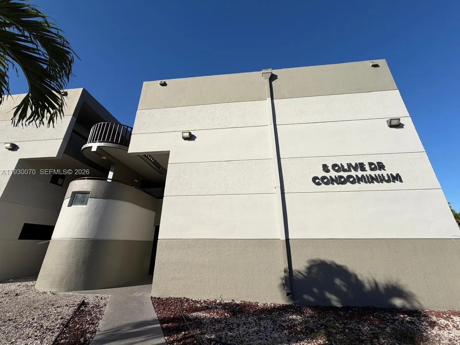 2 bedroom 1 bath Residential Lease for rent at 5 Olive Dr # 24, Hialeah FL 33010