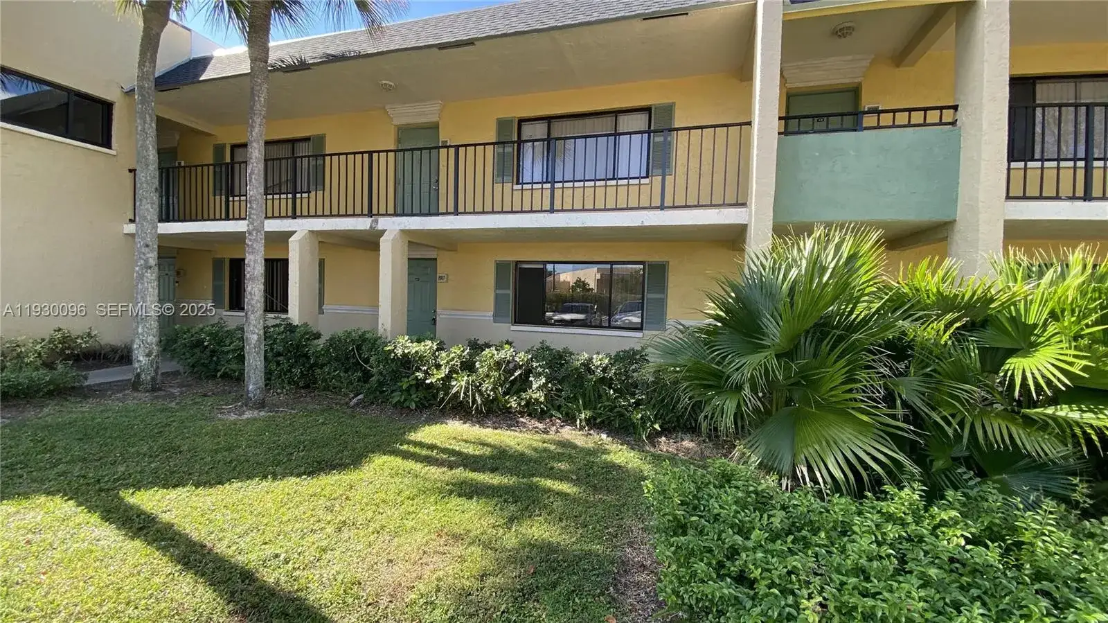 2 bedroom 2 bath Residential for sale at 507 Meadows Cir # 507, Boynton Beach FL 33436