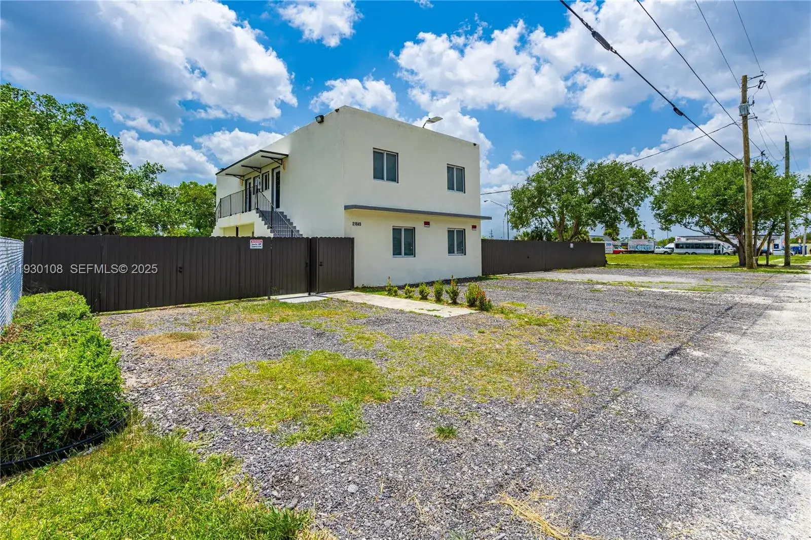 2 bedroom 1 bath Residential Lease for rent at 21845 Goulds Ave # 202, Miami FL 33170