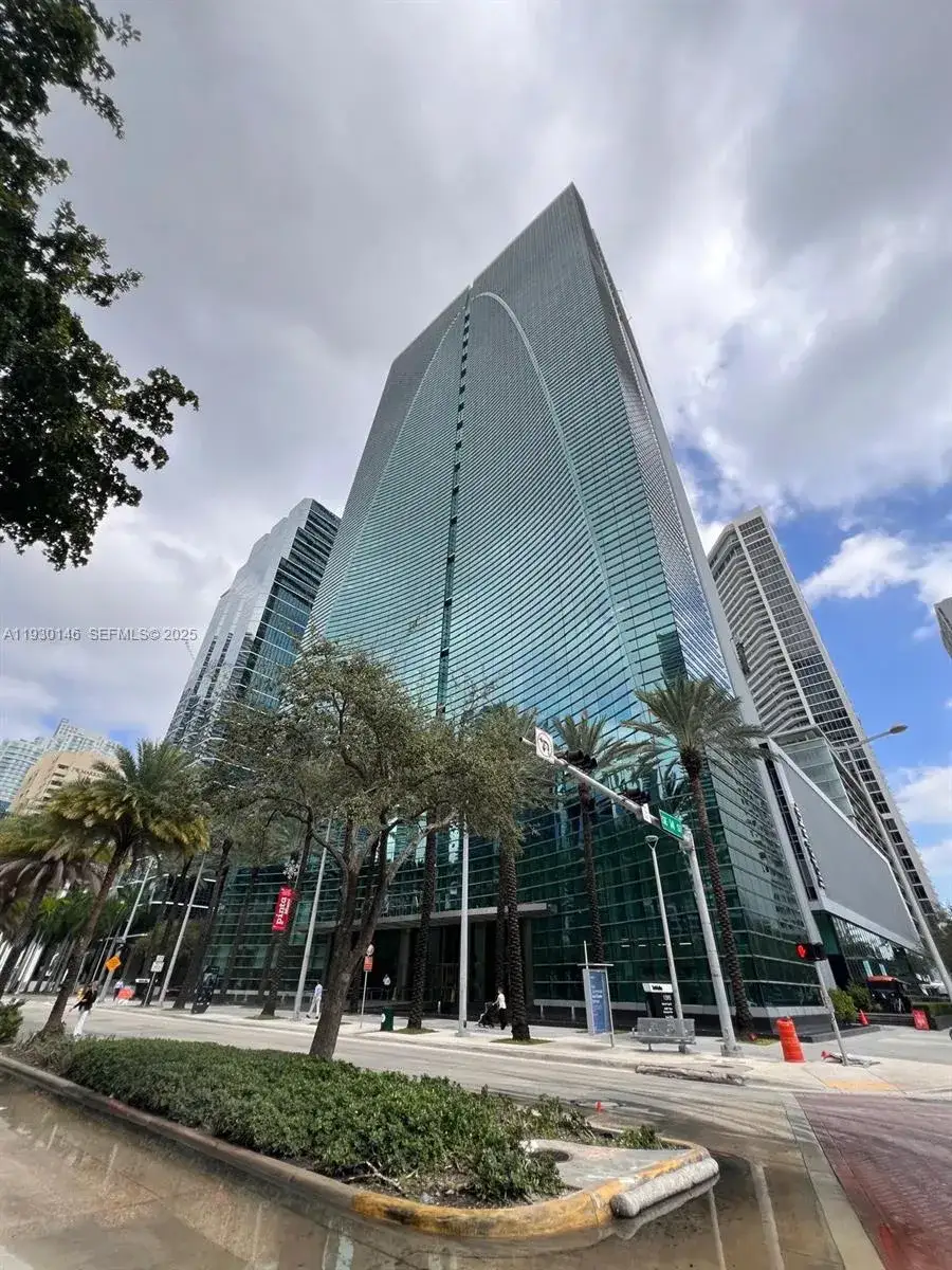 1 bedroom 1 bath Residential Lease for rent at 1395 Brickell Ave # 2712, Miami FL 33131