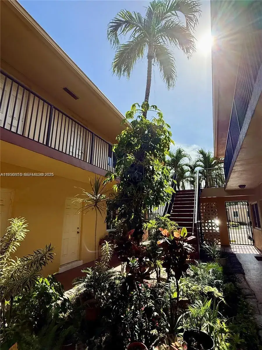 1 bedroom 1 bath Residential Lease for rent at 1733 Mayo St # 2, Hollywood FL 33020