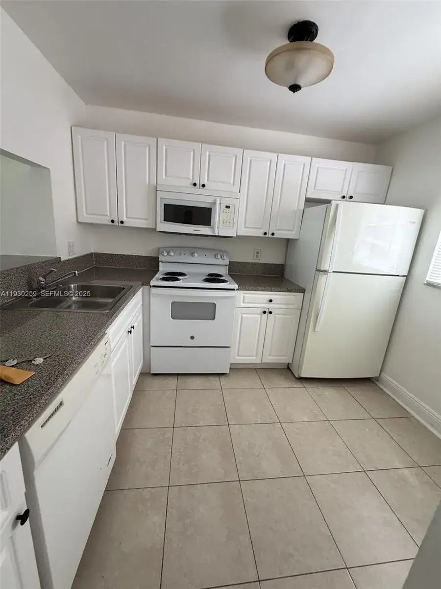 2 bedroom 2 bath Residential for sale at 19729 SW 114th Ave # 251, Miami FL 33157