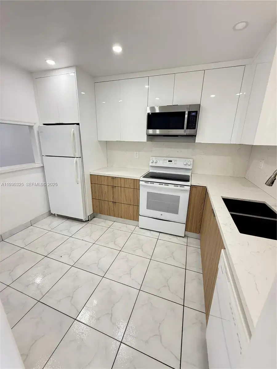 2 bedroom 2 bath Residential Lease for rent at 5160 SW 40th Ave # 29D, Dania Beach FL 33314