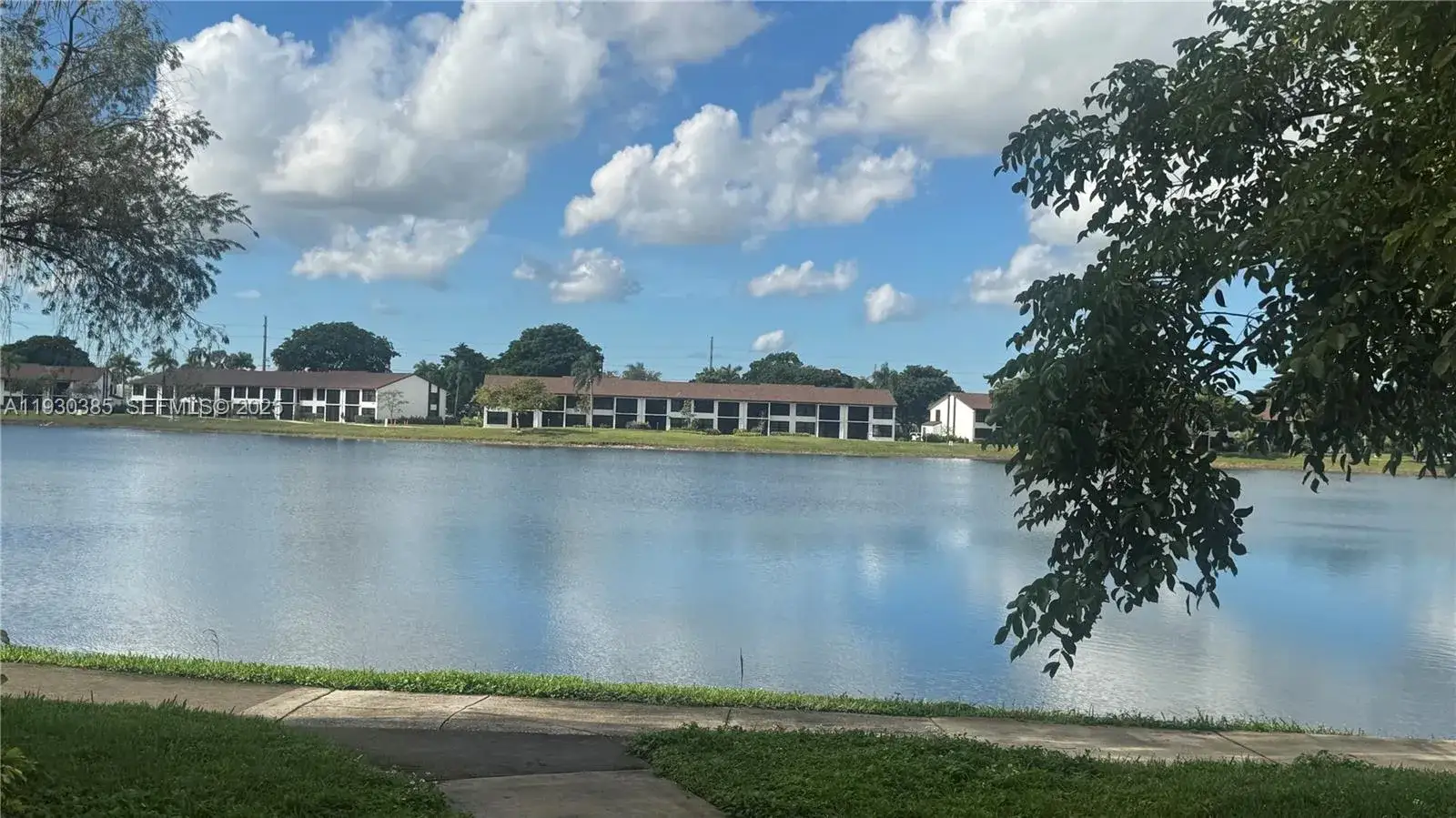 2 bedroom 2 bath Residential Lease for rent at 212 Lake Pointe Dr # 102, Oakland Park FL 33309