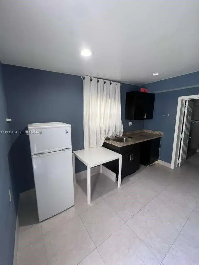 1 bedroom 1 bath Residential Lease for rent at 3101 SW 14th St # 1, Fort Lauderdale FL 33312