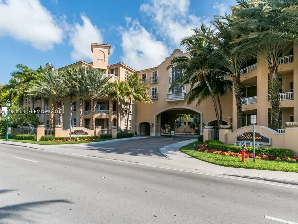 1 bedroom 1 bath Residential for sale at 3001 NE 185th St # 418, Aventura FL 33180