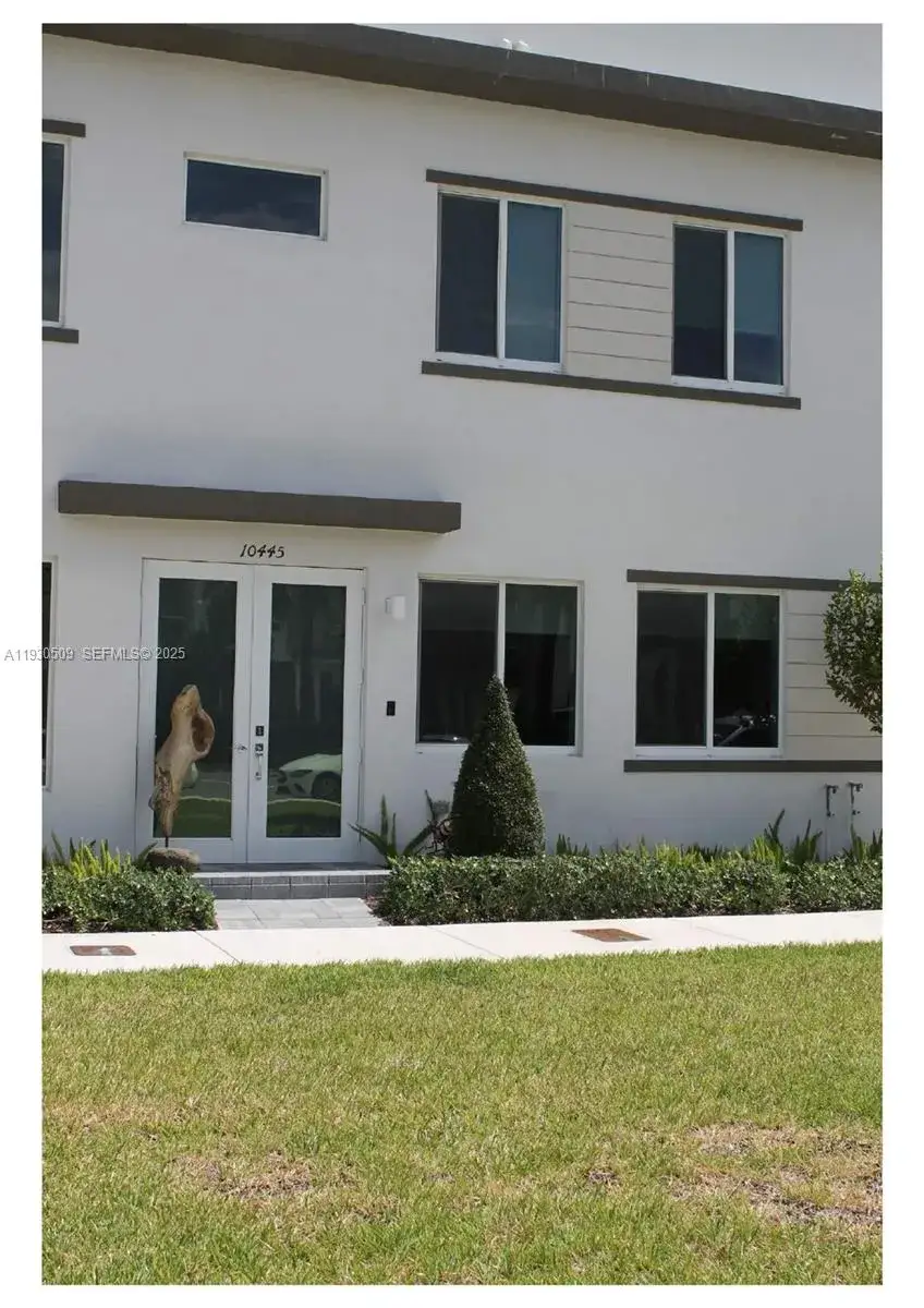 3 bedroom 2 bath Residential Lease for rent at 10445 NW 66th St # 10445, Doral FL 33178