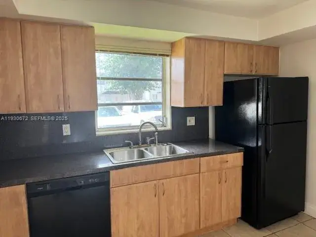 1 bedroom 1 bath Residential Lease for rent at 7350 SW 82nd St # C125, Miami FL 33143