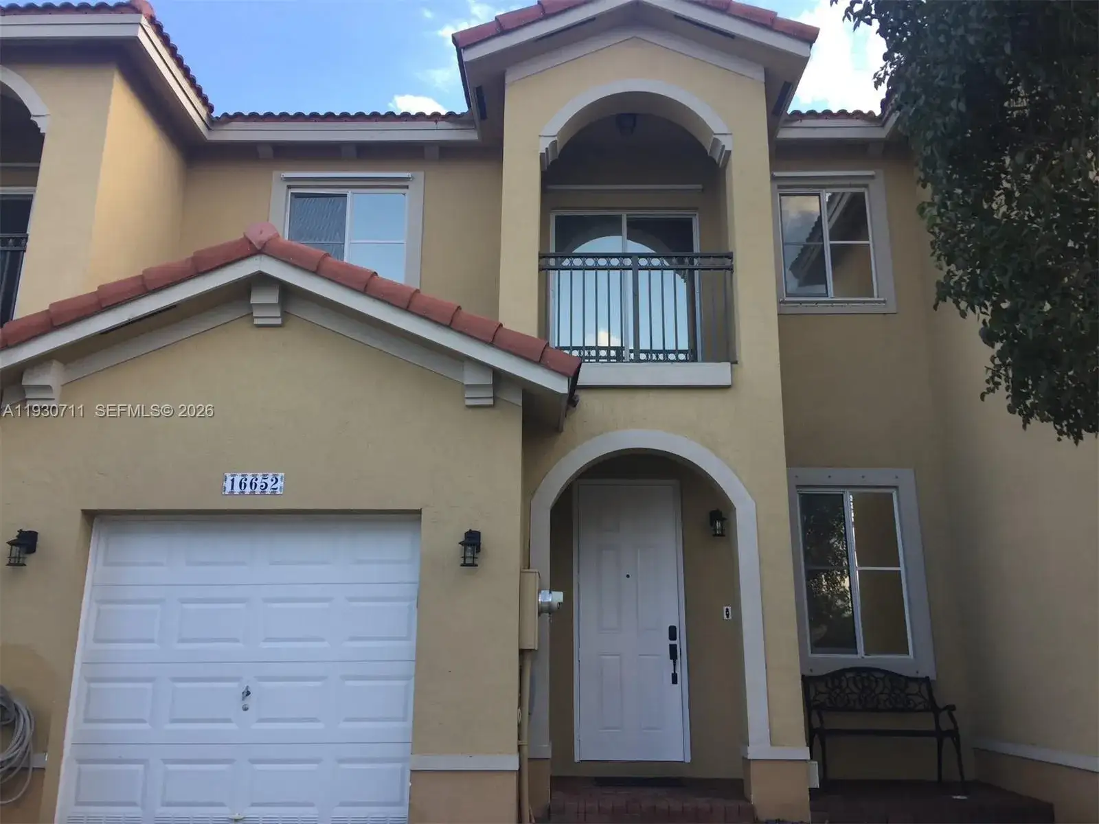 3 bedroom 2 bath Residential Lease for rent at 16652 SW 71st Ter # 16652, Miami FL 33193