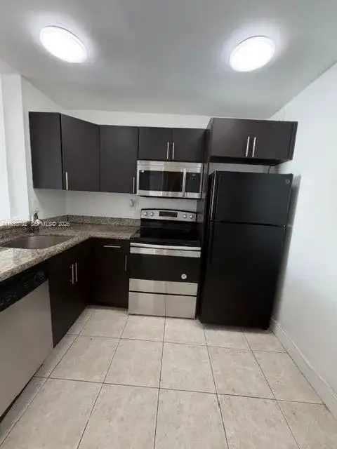 1 bedroom 1 bath Residential Lease for rent at 494 NW 165th St Rd # 508, Miami FL 33169