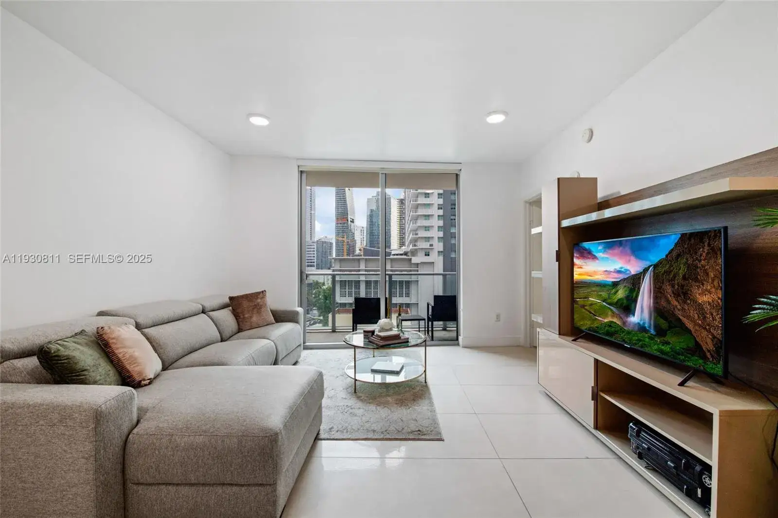 1 bedroom 1 bath Residential for sale at 1100 S Miami Ave # 702, Miami FL 33130