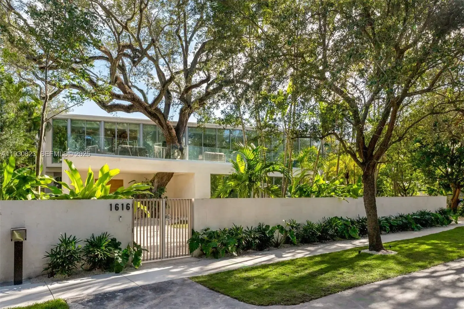 8 bedroom 8 bath Residential for sale at 1616 Onaway Dr, Miami FL 33133