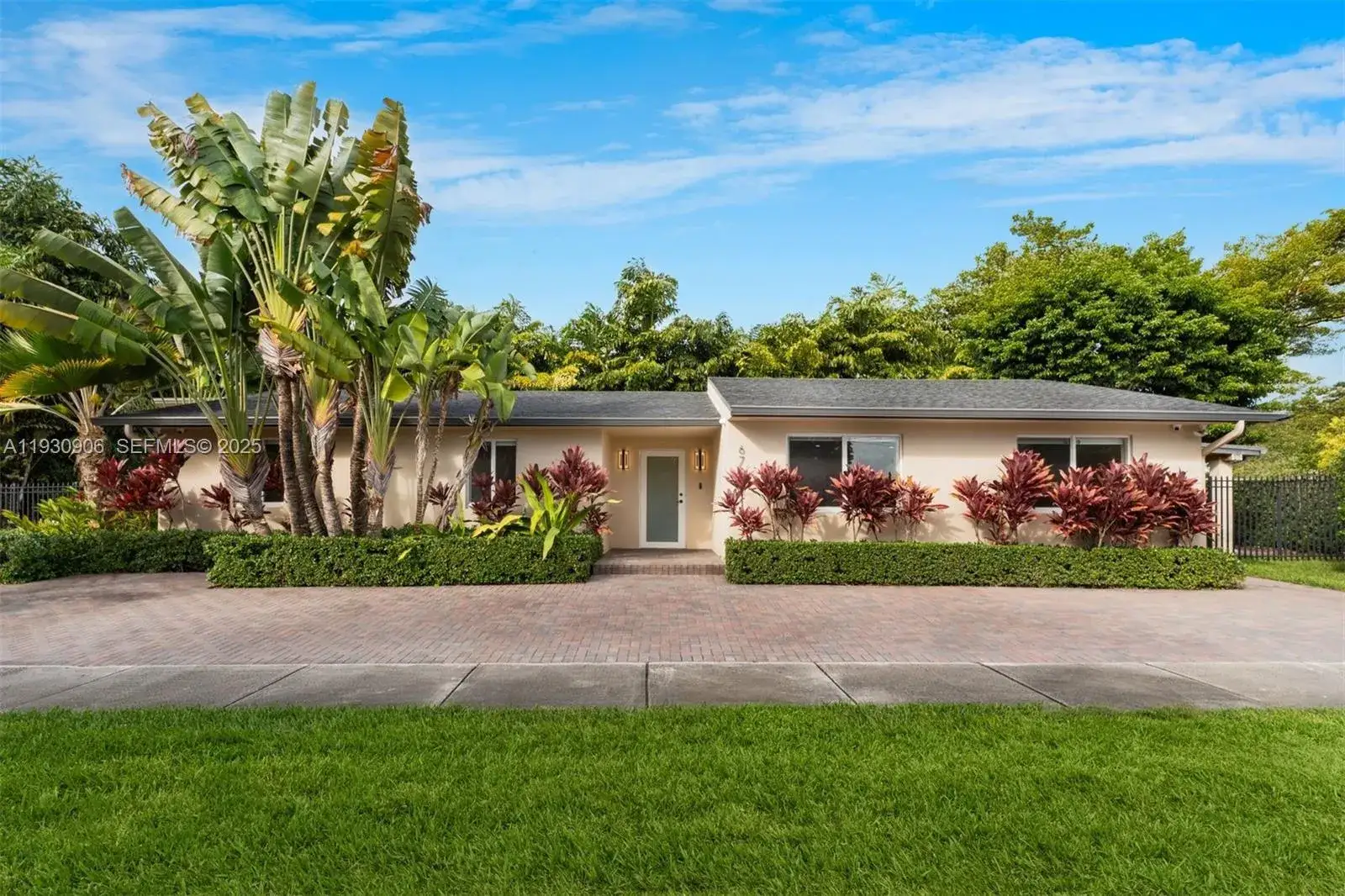 3 bedroom 3 bath Residential for sale at 6701 SW 49th Ter, Miami FL 33155
