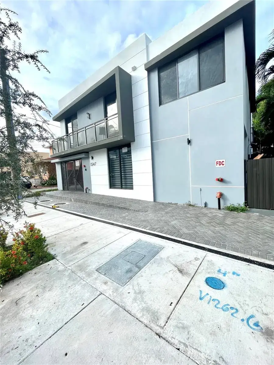 2 bedroom 1 bath Residential Lease for rent at 1547 NW 2nd St # 105, Miami FL 33125