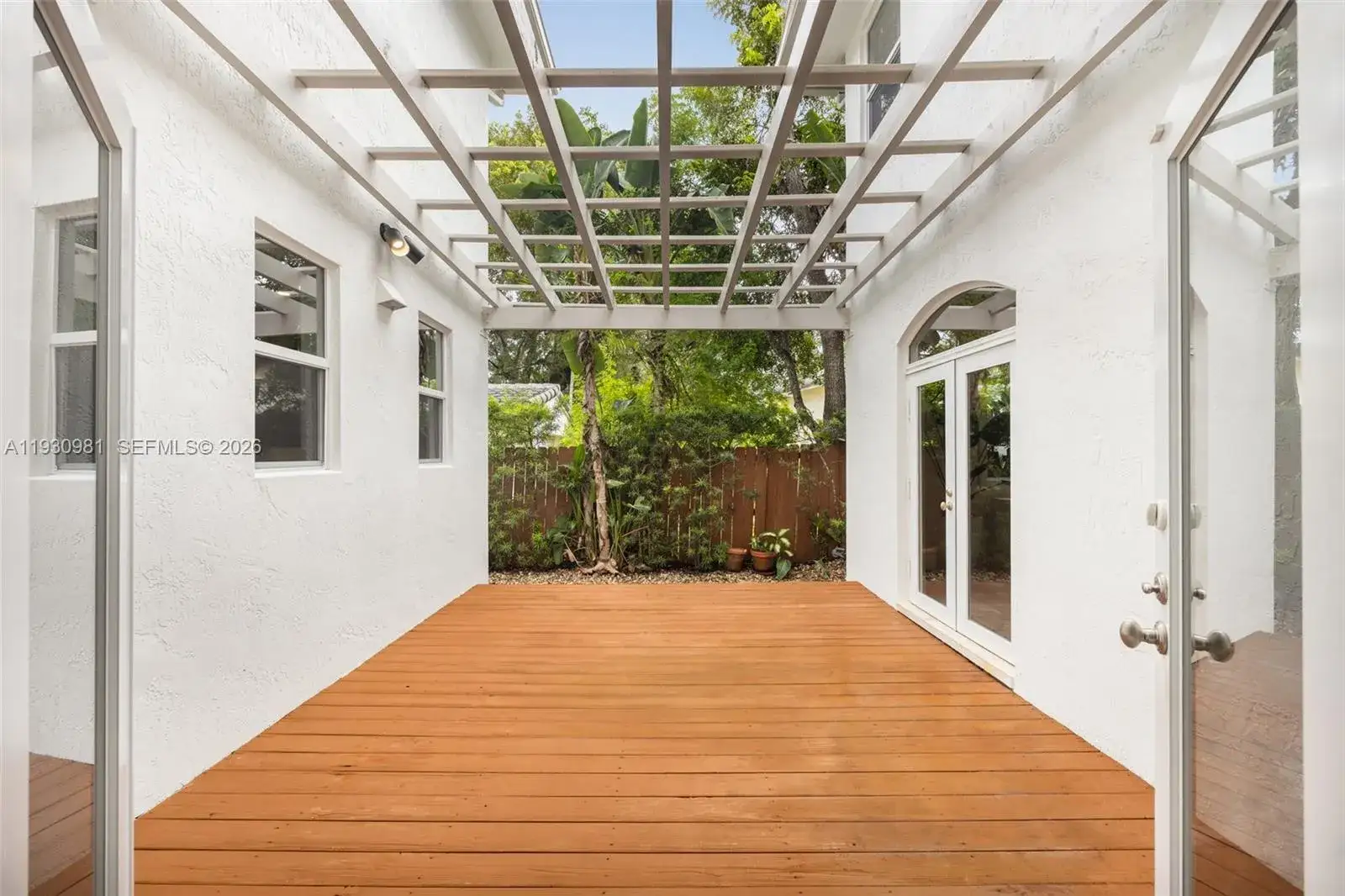 4 bedroom 4 bath Residential for sale at 4065 Battersea Rd, Coconut Grove FL 33133