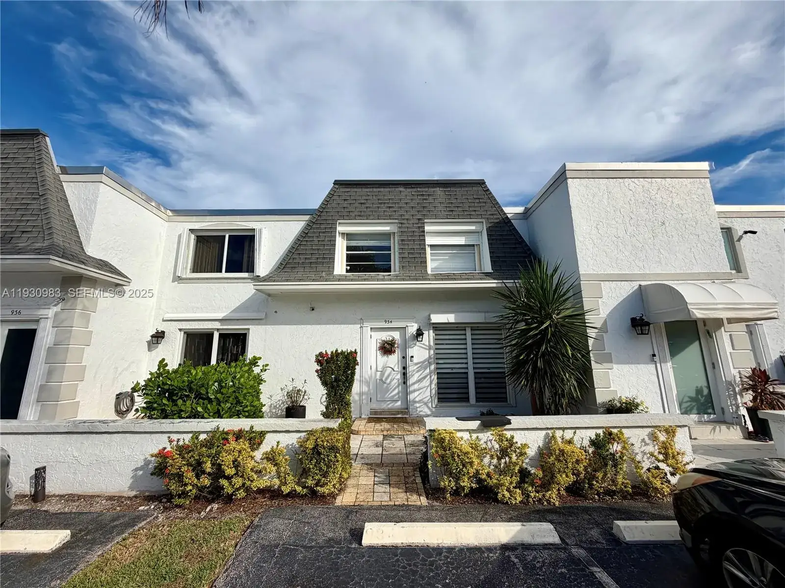 3 bedroom 2 bath Residential for sale at 934 NE 27th Ave, Hallandale Beach FL 33009