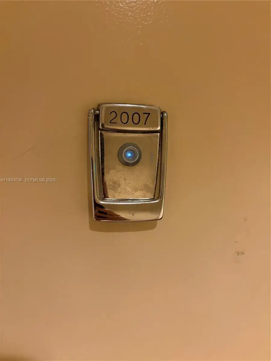 2 bedroom 2 bath Residential for sale at 2475 Brickell Ave # 2007, Miami FL 33129