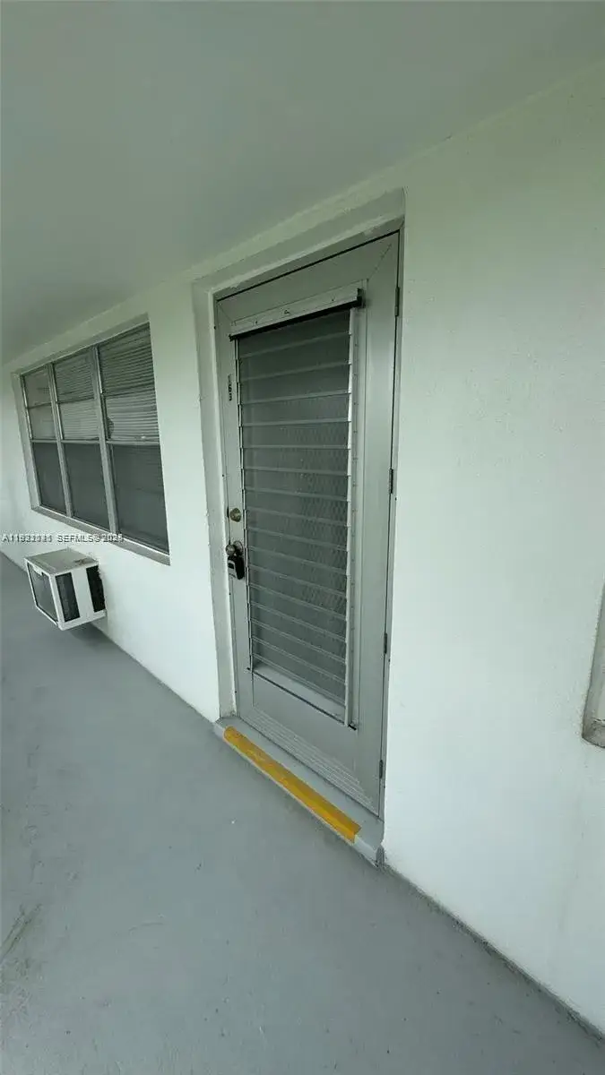 1 bedroom 1 bath Residential for sale at 163 Coventry G # 163, West Palm Beach FL 33417
