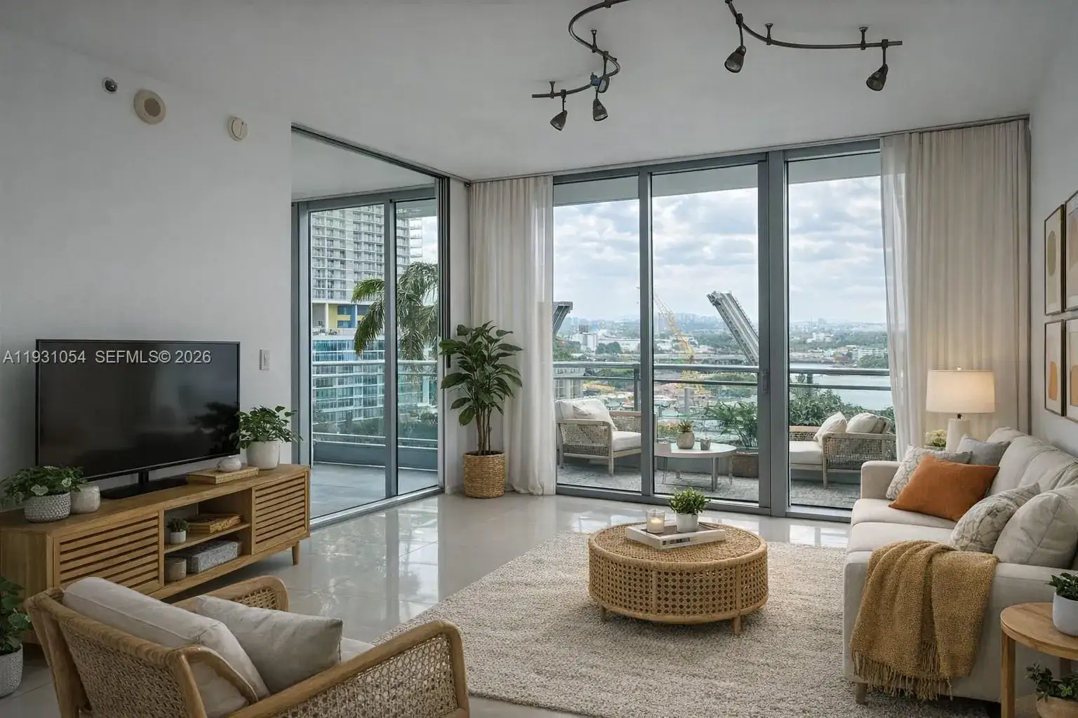 1 bedroom 1 bath Residential for sale at 92 SW 3rd St # 1408, Miami FL 33130