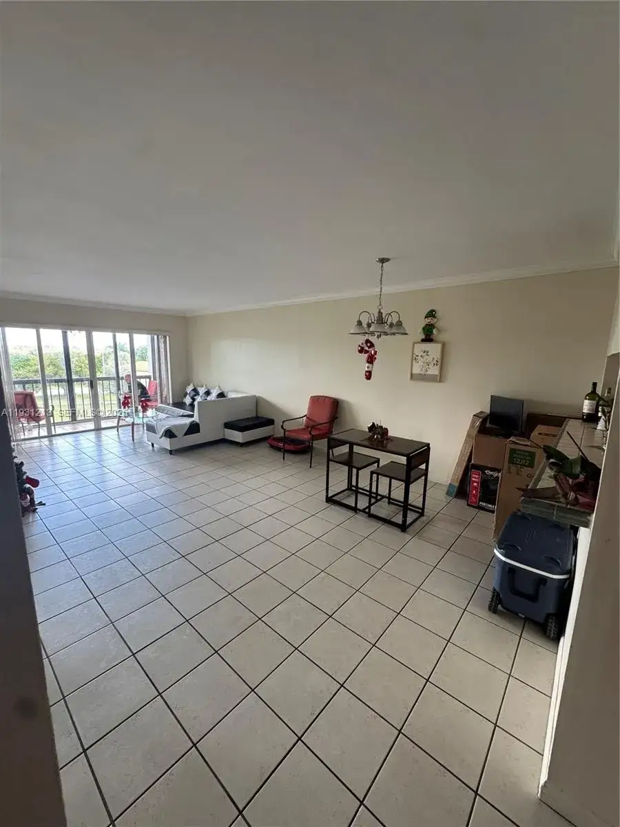 2 bedroom 2 bath Residential Lease for rent at 10155 NW 9th St Cir # 401, Miami FL 33172