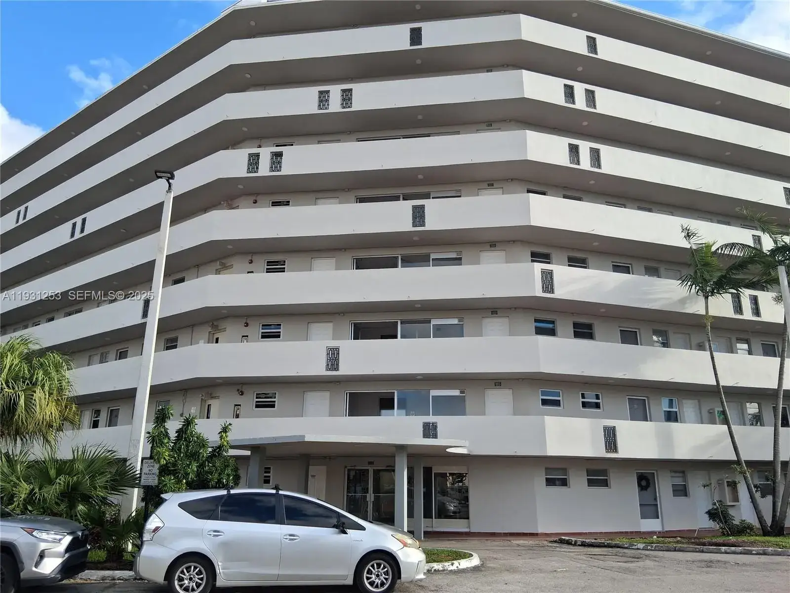 2 bedroom 2 bath Residential Lease for rent at 1750 NE 191st St # 1, Miami FL 33179