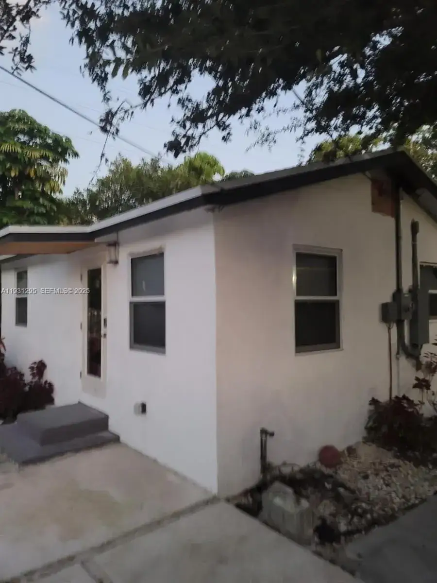 2 bedroom 1 bath Residential Lease for rent at 512 NW 96th St # A, Miami FL 33150