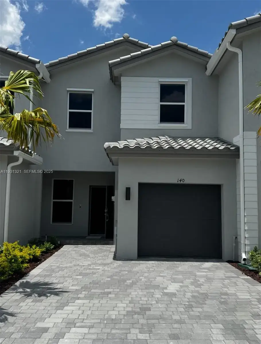 3 bedroom 2 bath Residential Lease for rent at 140 SW 184 WAY # 140, Pembroke Pines FL 33029