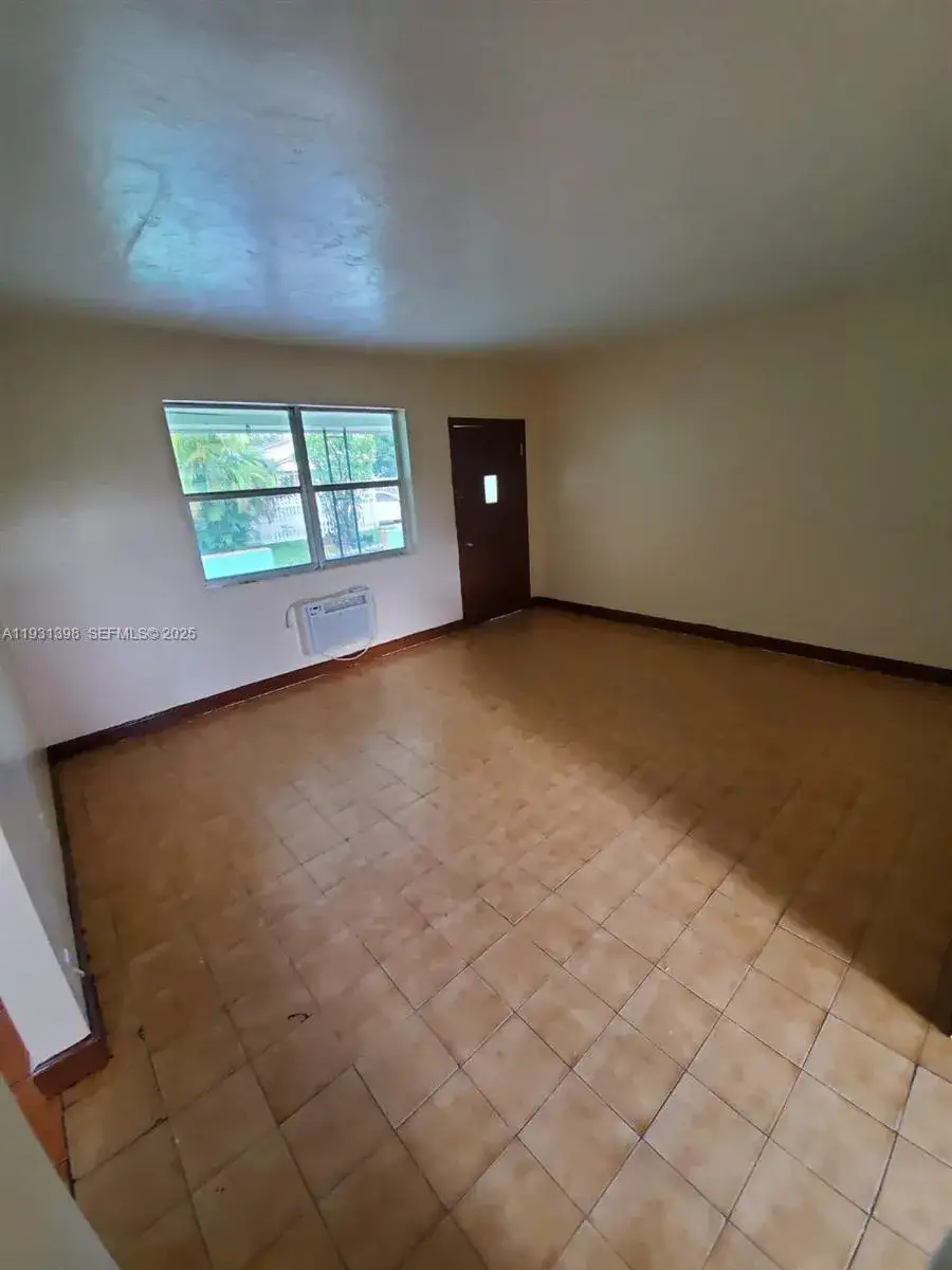 2 bedroom 1 bath Residential Lease for rent at 435 NE 139th St # 437, North Miami FL 33161