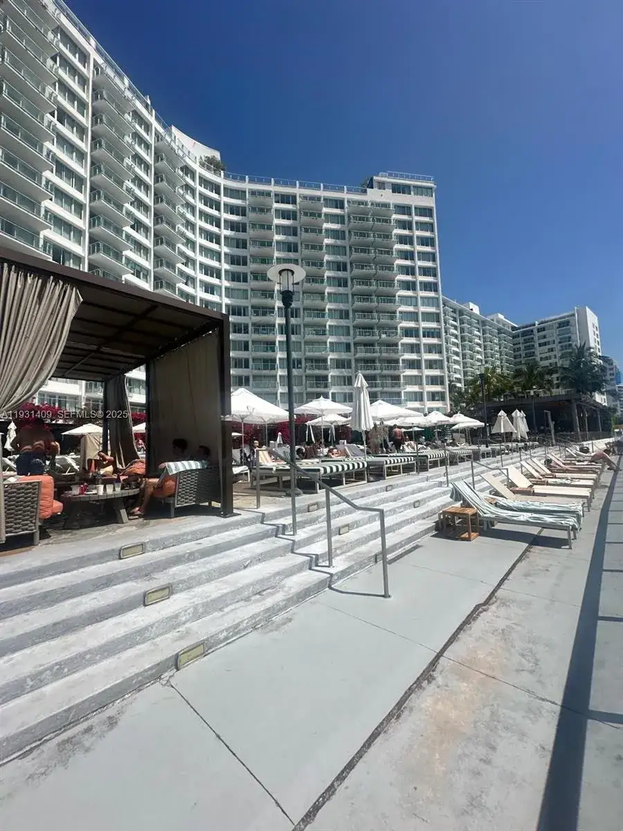 1 bath Residential Lease for rent at 1100 West Ave # 1606, Miami Beach FL 33139