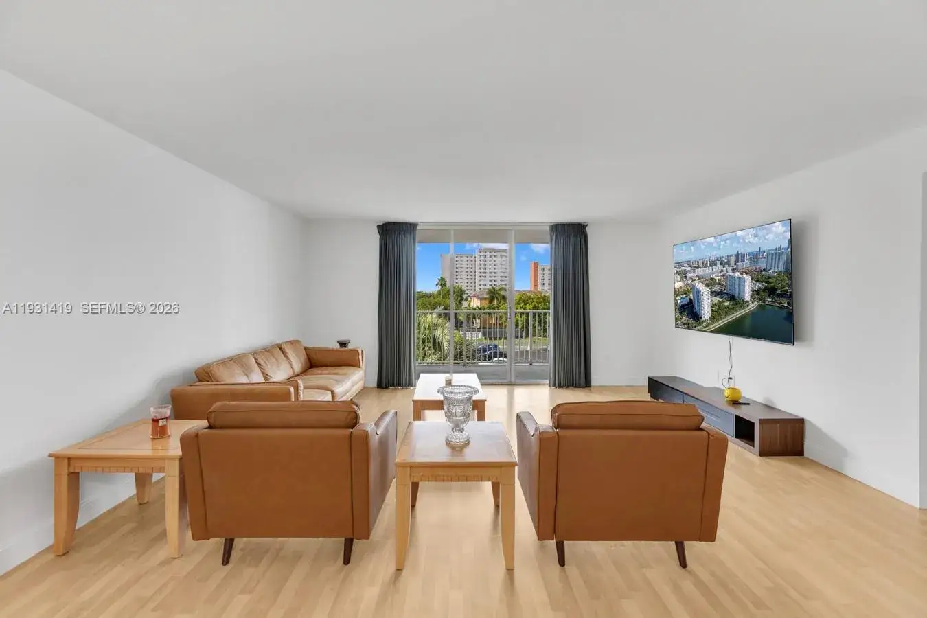 2 bedroom 2 bath Residential for sale at 2801 NE 183 ST # 301W, Aventura FL 33160