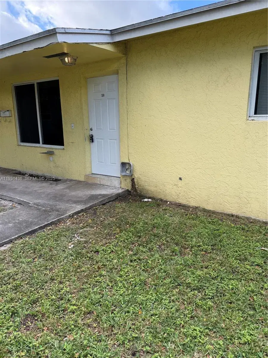 2 bedroom 1 bath Residential Lease for rent at 250 NE 41st St # 250, Oakland Park FL 33334