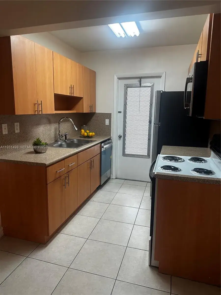 1 bedroom 1 bath Residential Lease for rent at 1855 Plunkett St # 209, Hollywood FL 33020