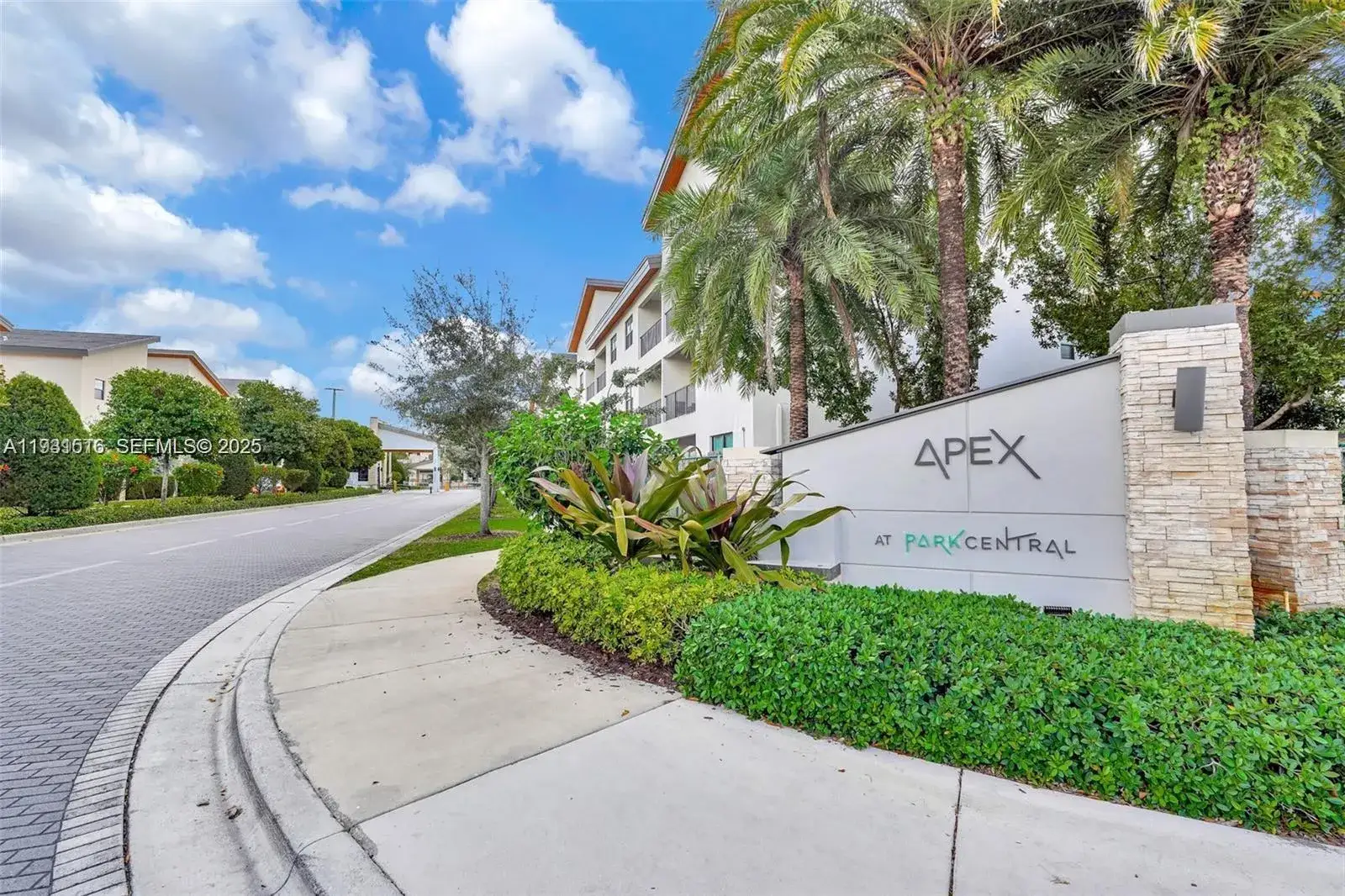 2 bedroom 2 bath Residential for sale at 8025 NW 104th Ave # 23, Doral FL 33178