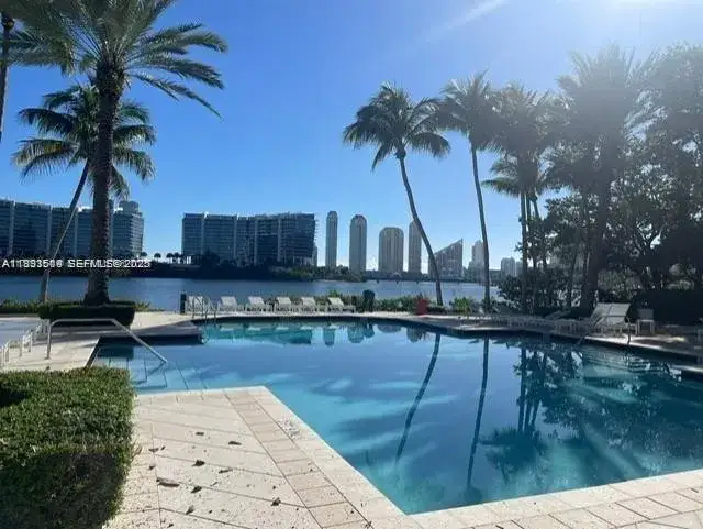 1 bedroom 1 bath Residential for sale at 3105 NE 184th St # 7202, Aventura FL 33160