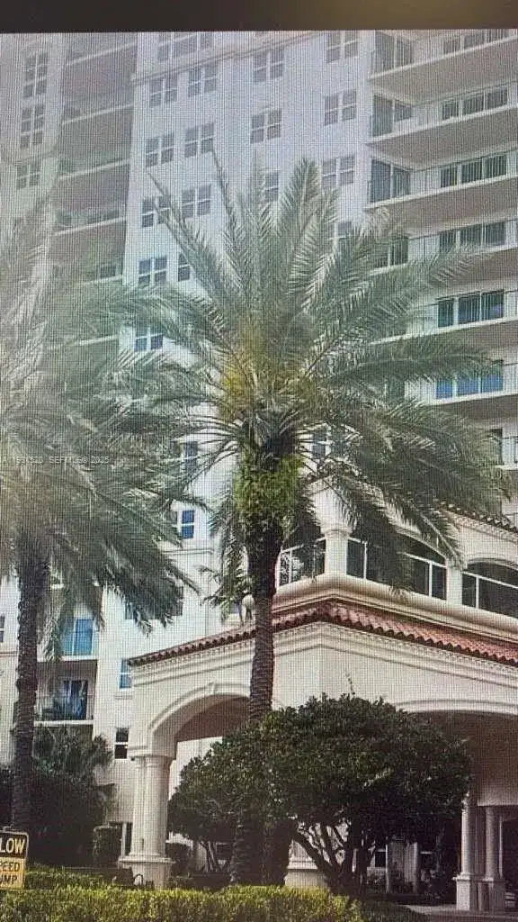 1 bedroom 1 bath Residential Lease for rent at 19900 E Country Club Dr # 214, Aventura FL 33180