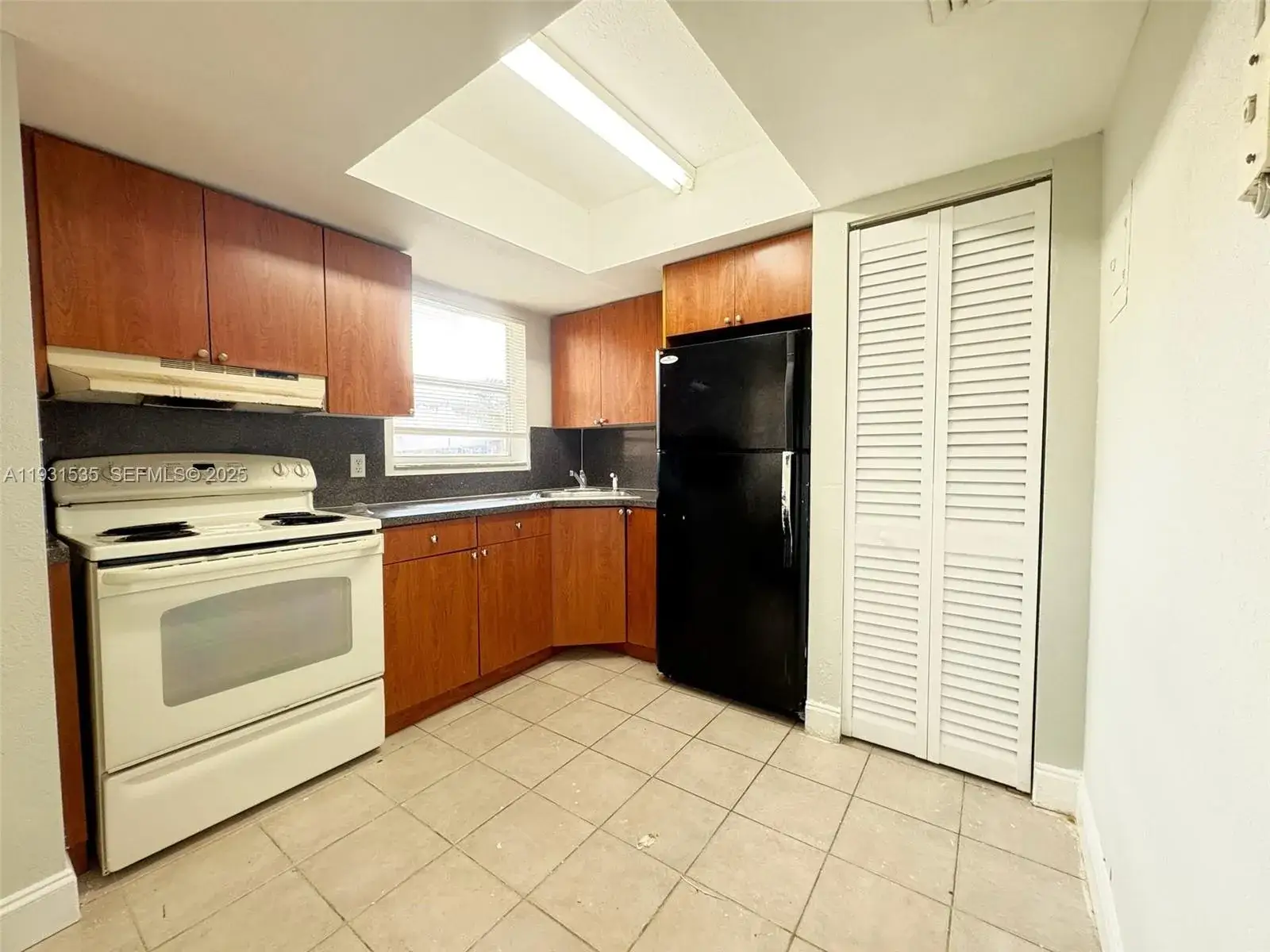 2 bedroom 1 bath Residential Lease for rent at 101 NE 41st St # E74, Oakland Park FL 33334