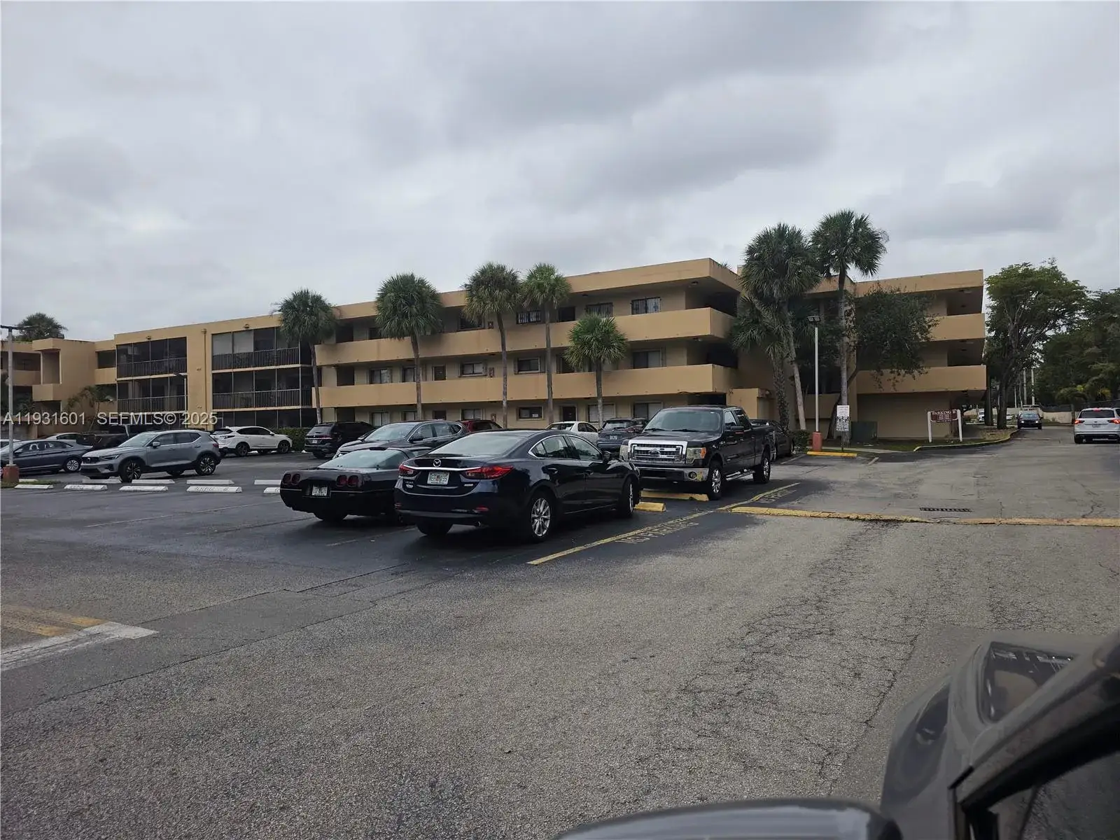 3 bedroom 2 bath Residential for sale at 8415 SW 107th Ave # 116W, Miami FL 33173