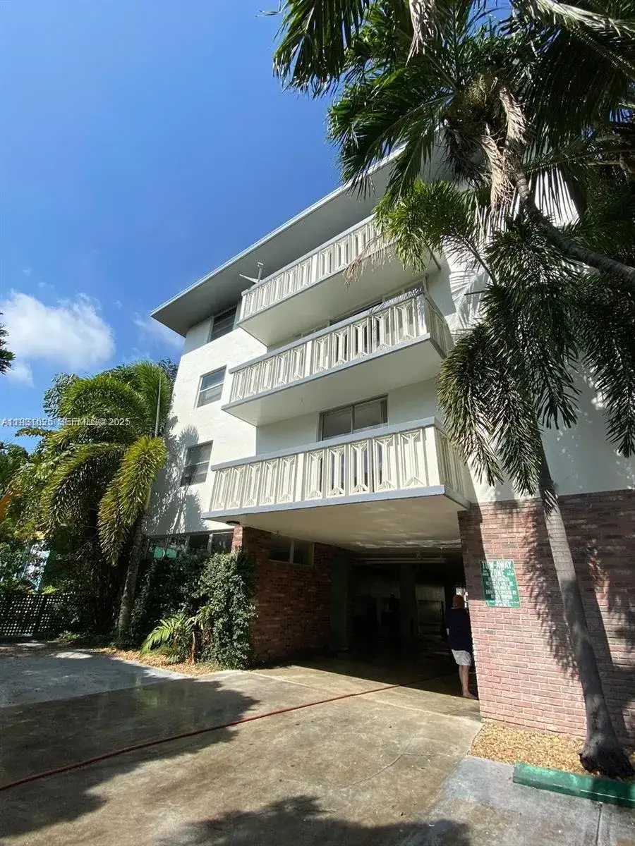 1 bedroom 1 bath Residential Lease for rent at 921 Jefferson Ave # 3B, Miami Beach FL 33139