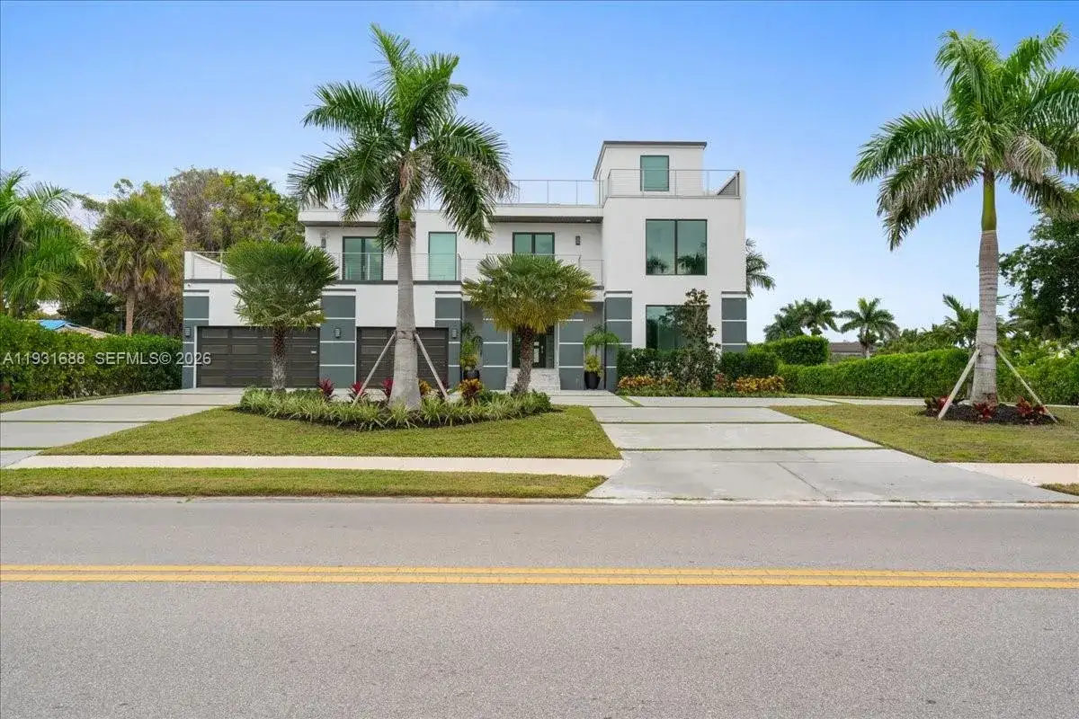 4 bedroom 6 bath Residential for sale at 3800 Crayton Road, Naples FL 34103